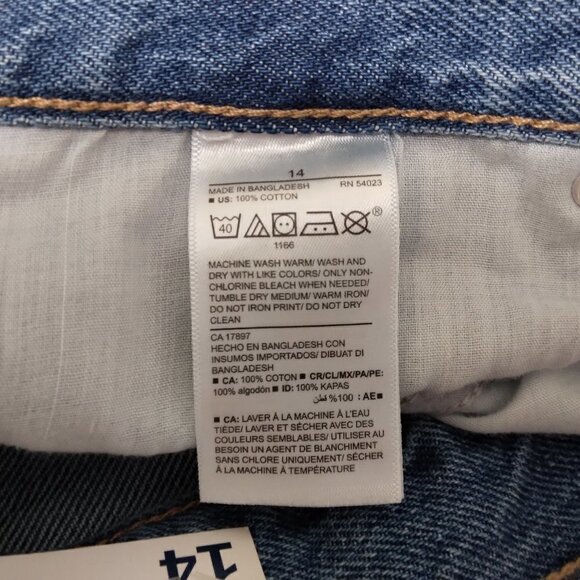 Old Navy | NWT Denim High Rise 5" Inseam  Distressed Jean Shorts | Size … - Picture 8 of 8